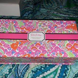 Lili Pulitzer candle set! Brand new, very fragrant candles. Smell through box
